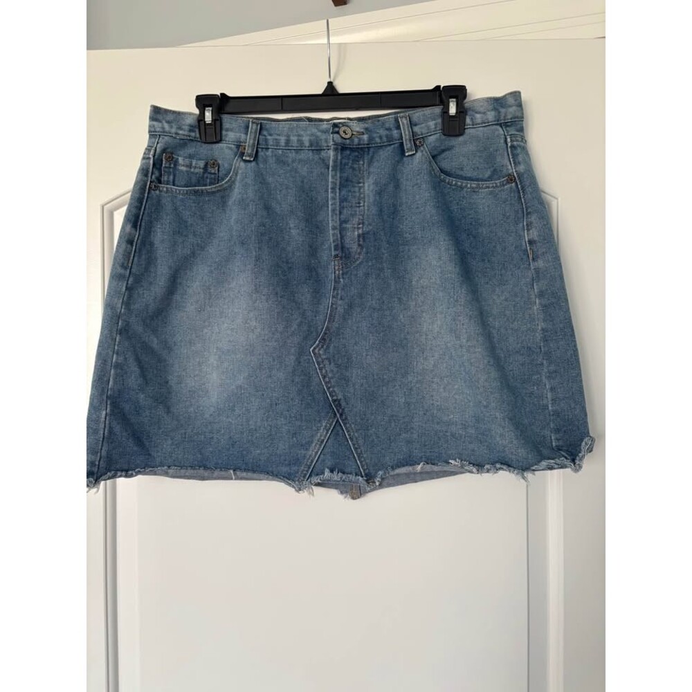 Umgee Plus Size 1XL Deconstructed Denim Mini Skirt Frayed Raw Hem Blue Jean Skir
